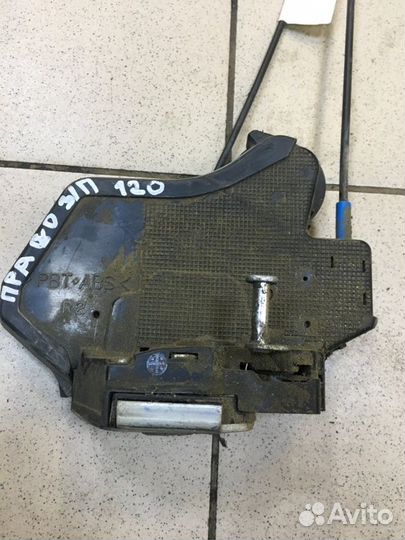 Замок дверной задний правый Toyota Land Cruiser