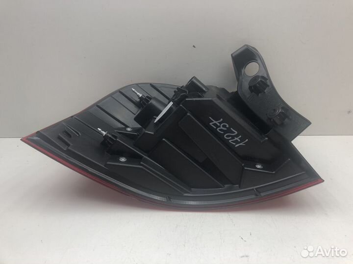 Фонарь задний наружный правый Kia Rio 2011-2017