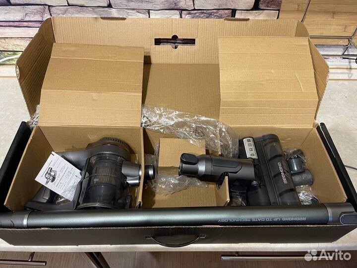 Запчасти пылесос Redmond RV-UR374