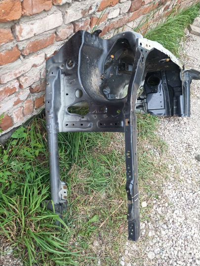 Четверть Mitsubishi l 200