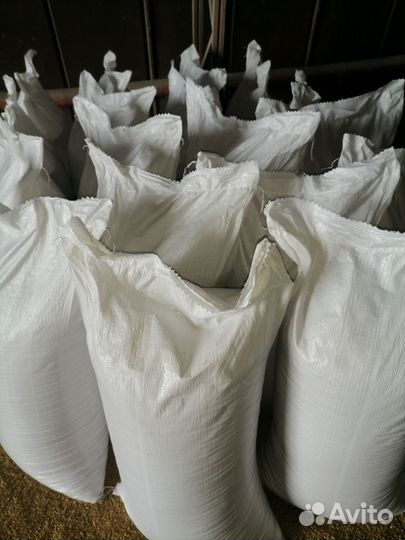 Пшеница в мешках