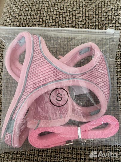 Шлейка с поводком новая