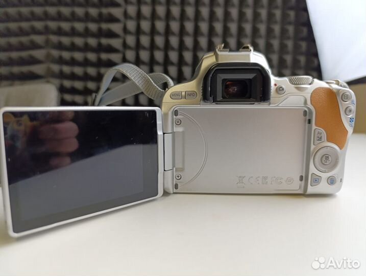 Фотоаппарат canon EOS 200d