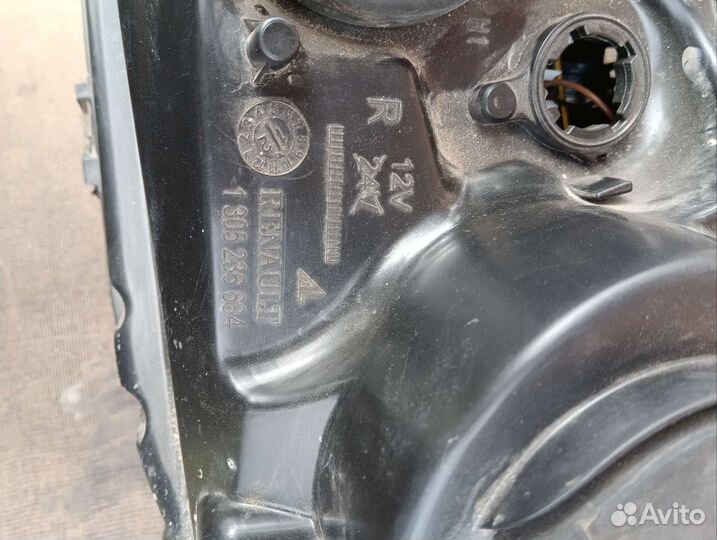 Фара правая Рено Дастер 2012г с повреждениями