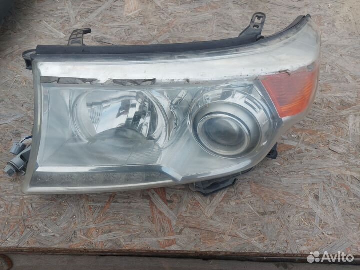 Фары на toyota land cruiser 200 переднии