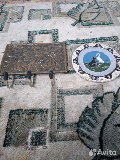 Чеканка СССР и картины с янтарем