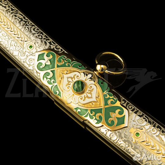 Восточная сабля с зелеными камнями