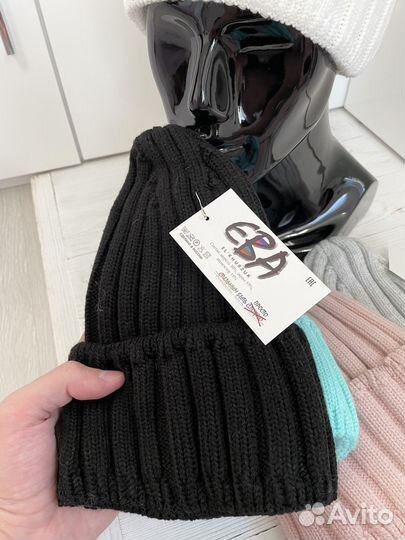 Женская шапка вязаная бесшовная