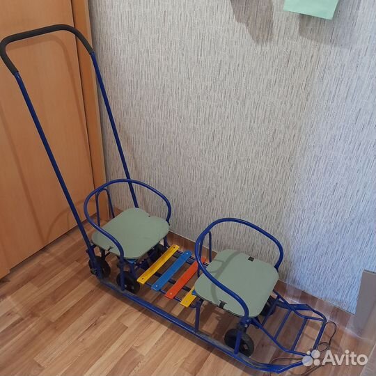 Санки для двойни, погодок
