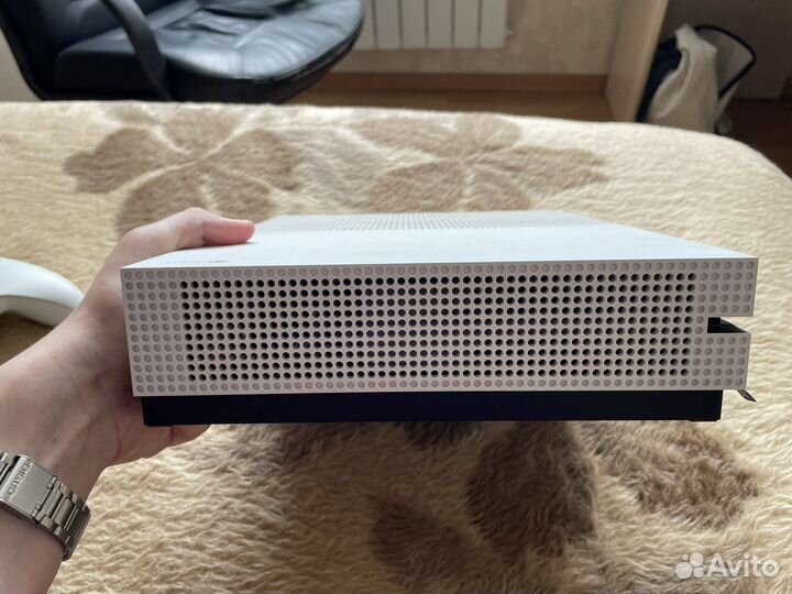 Xbox One s 512gb 2 контроллера+Forza horizon 4