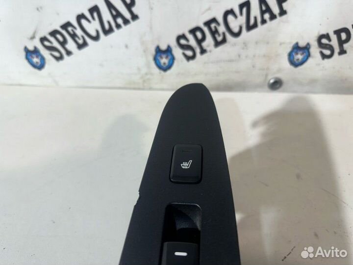 Кнопка стеклоподъемника и обогрева задняя правая