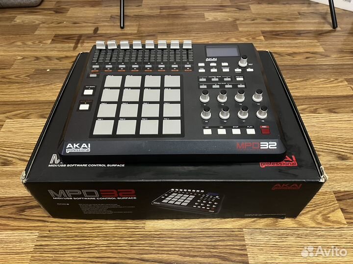Akai MPD 32