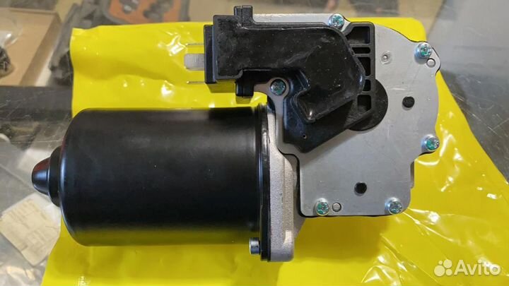 Моторчик переднего стеклоочистителя Mercedes-benz