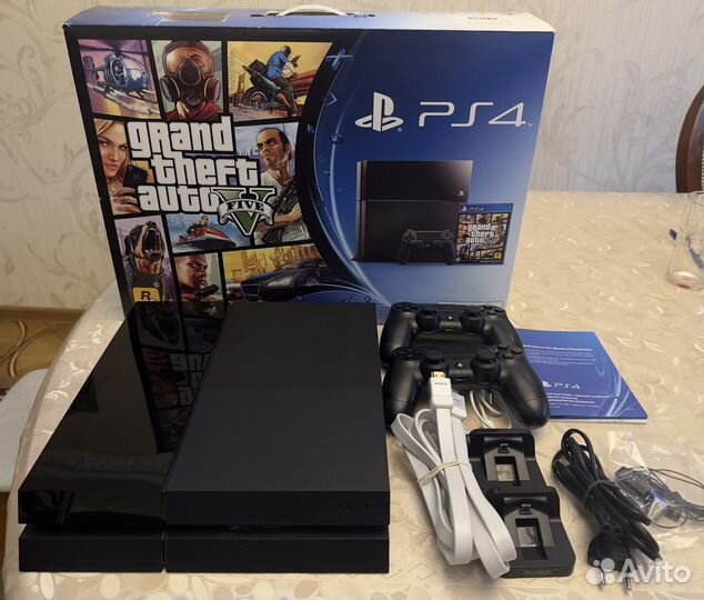 Sony playstation 4 (диск в подарок)