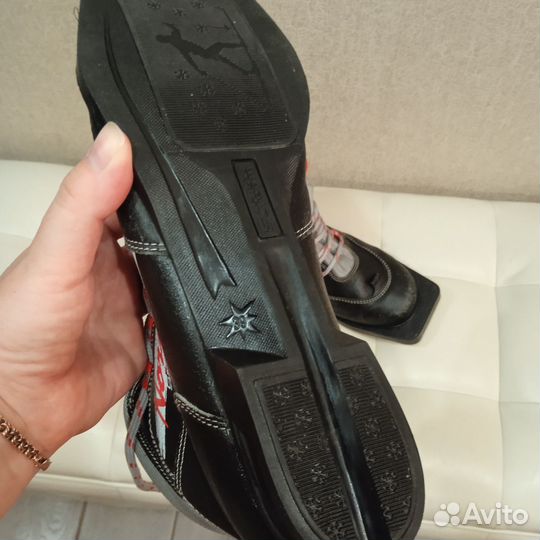 Лыжные ботинки