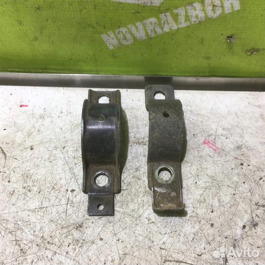 Крепеж рулевой рейки Вольво C40
