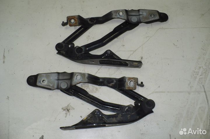 Петли капота Ауди TT 8N0823301