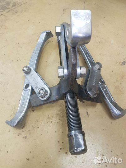 Сьёмник трехлапый 300мм king tony