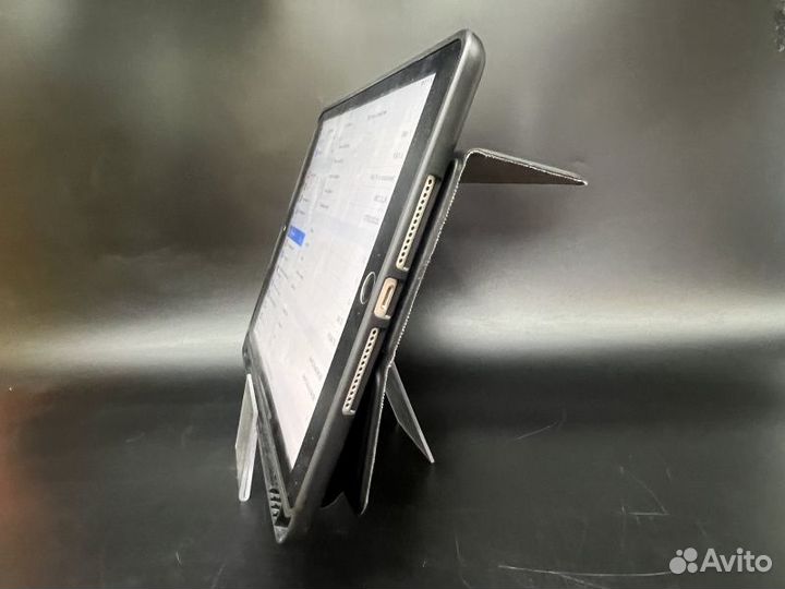 Планшет Apple iPad (9-го поколения) (2021)