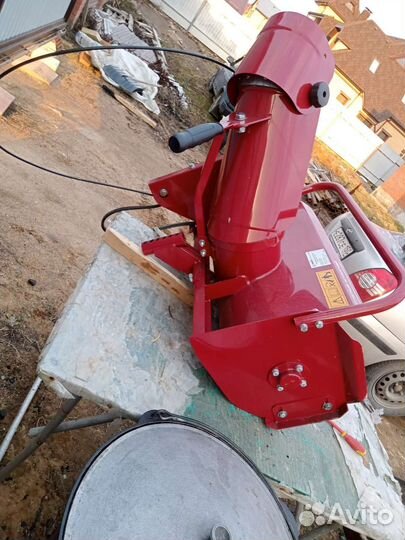 Снегоуборочная приставка к мотоблоку