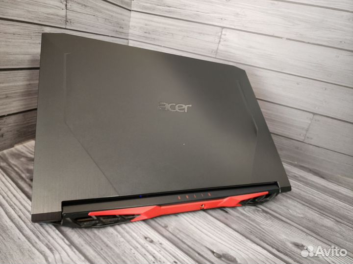 Acer Nitro 5 Core i5-10300H / 16GB / GTX1650TI