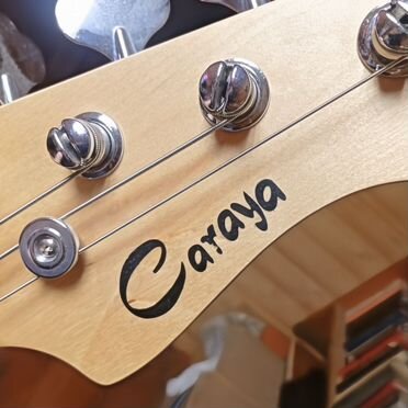 Бас Гитара Caraya B300BK и комбоусилитель GA-10