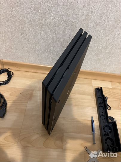 Sony PlayStation 4 Pro 1 tb + геймпад и охлаждение