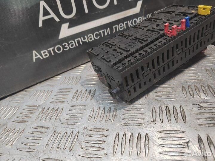 Блок предохранителей Volkswagen Passat B3