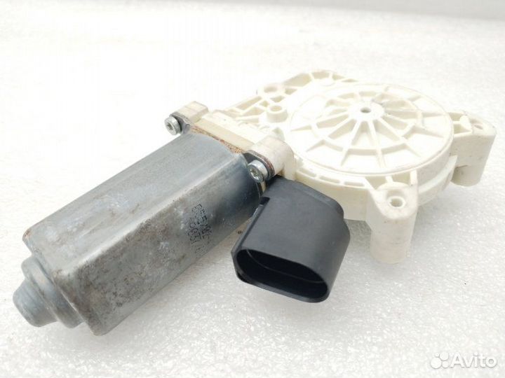 Моторчик стеклоподъемника задний правый Bmw