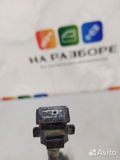 Форсунка омывателя Toyota Avensis T270 2ZR-FAE