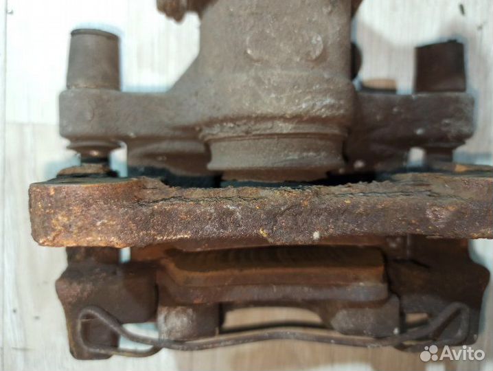 Суппорт задний правый Nissan Primera P12 лифтбек