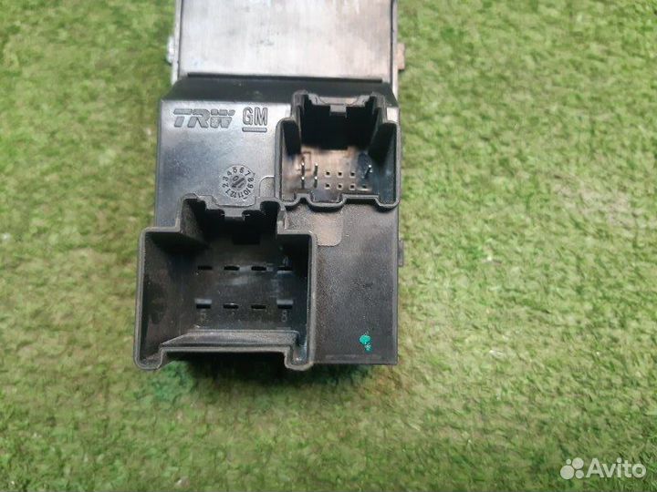 Кнопка стеклоподъемника передняя левая Opel Astra
