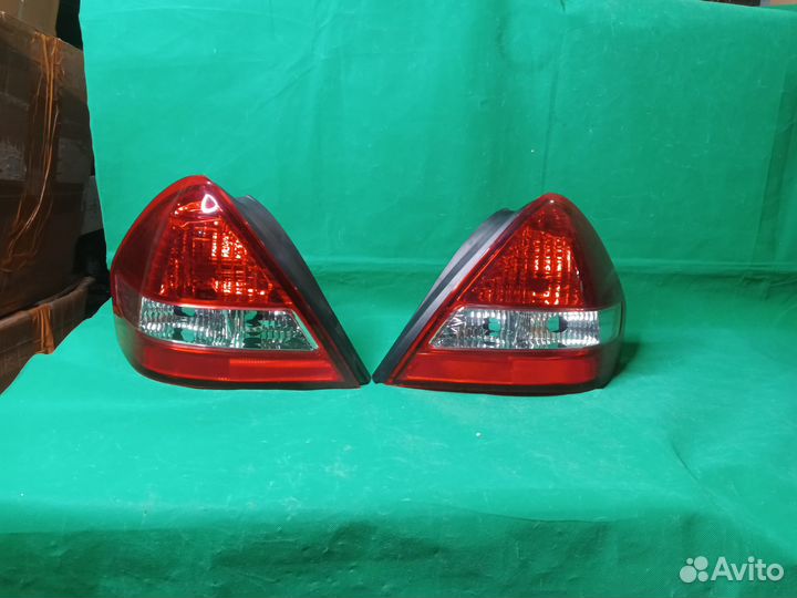 Задние фонари nissan tiida 4D 2005-2007