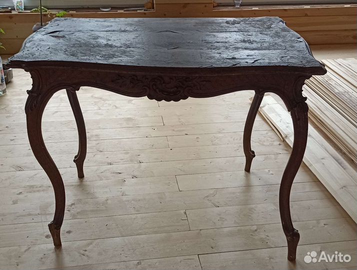 Старинный столик