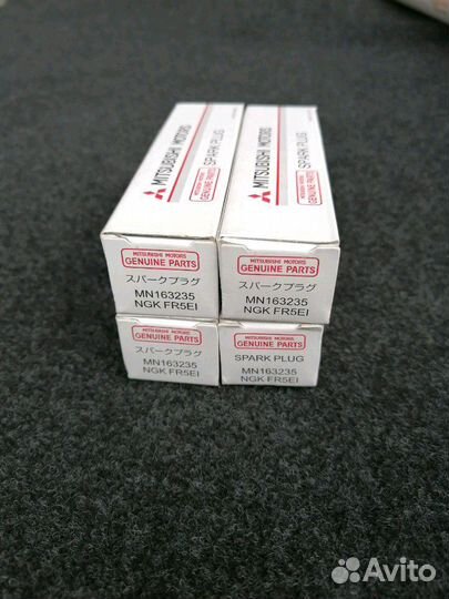 Свеча зажигания оригинал Mitsubishi Motors комп