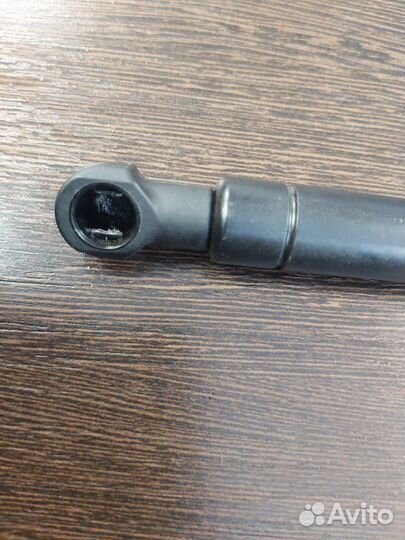 Амортизатор крышки багажника Mercedes S 500 4Matic