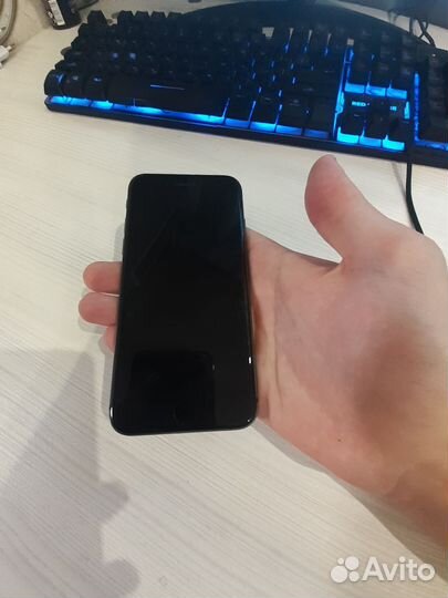 Телефон iPhone 8 64 gb