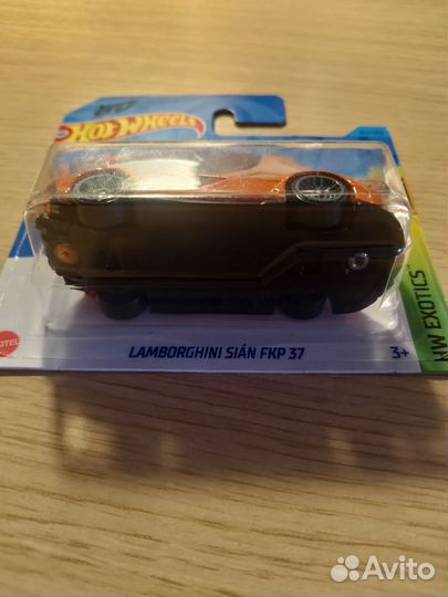 Машинка hot wheels