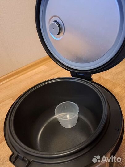 Мультиварка redmond новая