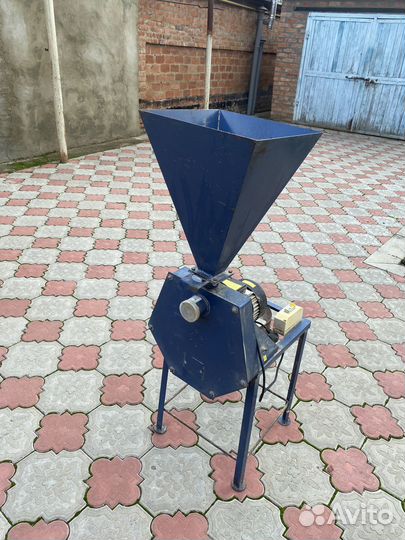 Продам крупорушку измельчитель дробилку