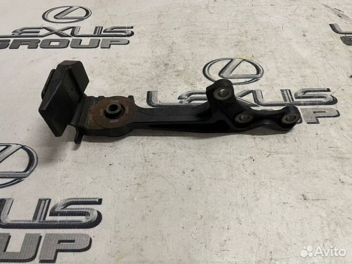 Кронштейн редуктора левый Toyota Land Cruiser
