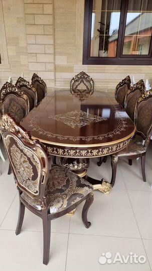 Стол со стульями