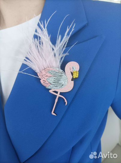 Лебедь с перьями