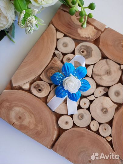 Бутоньерки для гостей в ярко-голубом цв