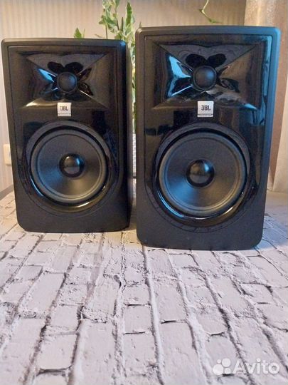 Студийные мониторы JBL MKii 305P