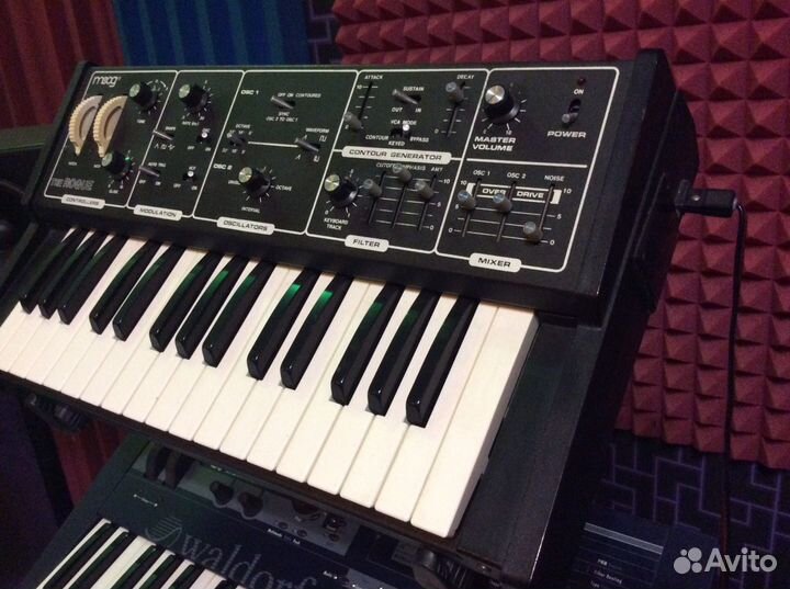 Аналоговый синтезатор Moog Rogue