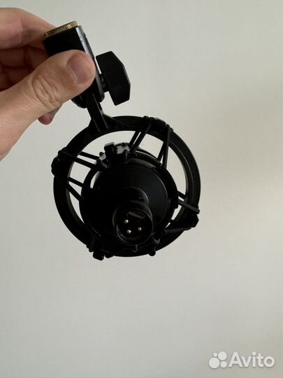 Студийный микрофон audio-technica AT2035