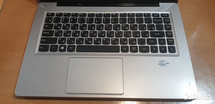 Компактный ультрабук Lenovo на Intel Core i3