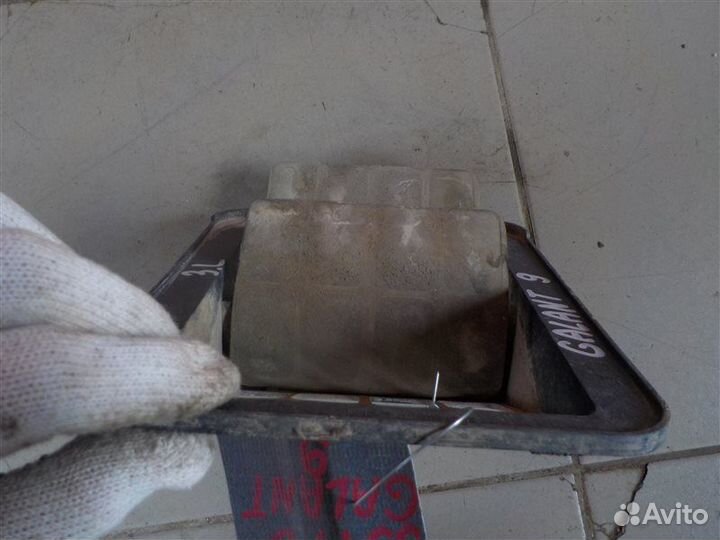 Решетка вентелиционная задняя левая Mitsubishi