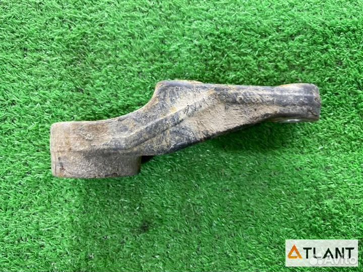 Крепление торсиона передняя toyota hiace